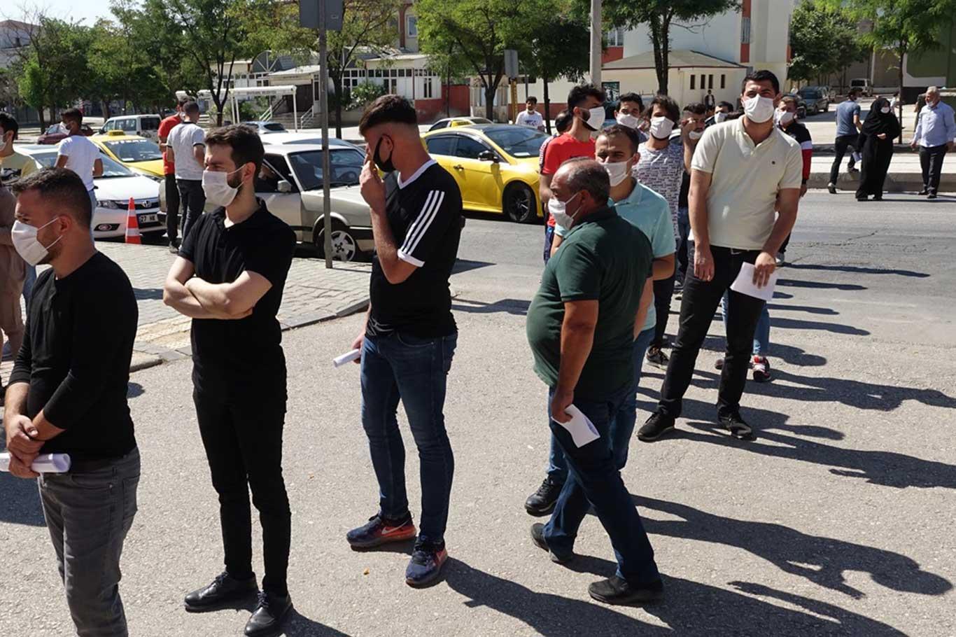 YKS adayları: "Hedefimiz iyi bir bölümle üniversiteye yerleşmek" YKS adayları: "Hedefimiz iyi bir bölümle üniversiteye yerleşmek"